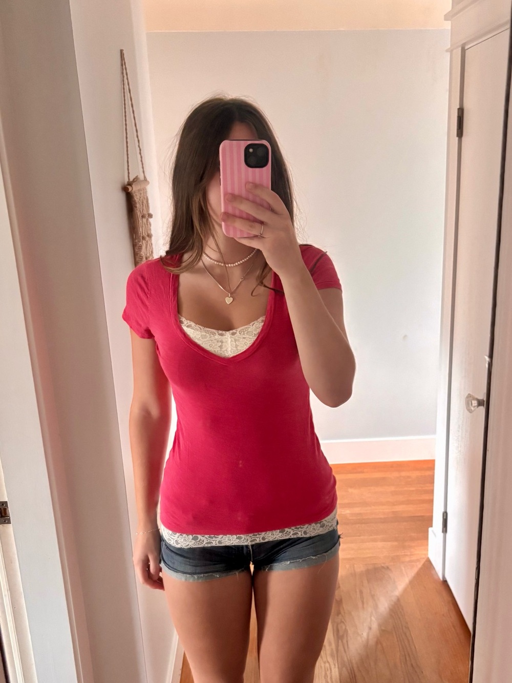 Early 2000’s Y2K American Eagle Women’s Short Sleeve Scoop Tee in Hot Pink